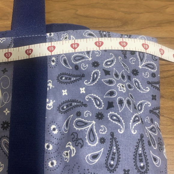 VICTORIA'S SECRET PINK REVERSIBLE CANVAS TRAVEL TOTE BAG Blue PAISLEY Reg. $50 - Picture 5 of 10
